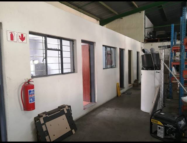 2,600M² WAREHOUSE FOR SALE IN BOLTONIA
